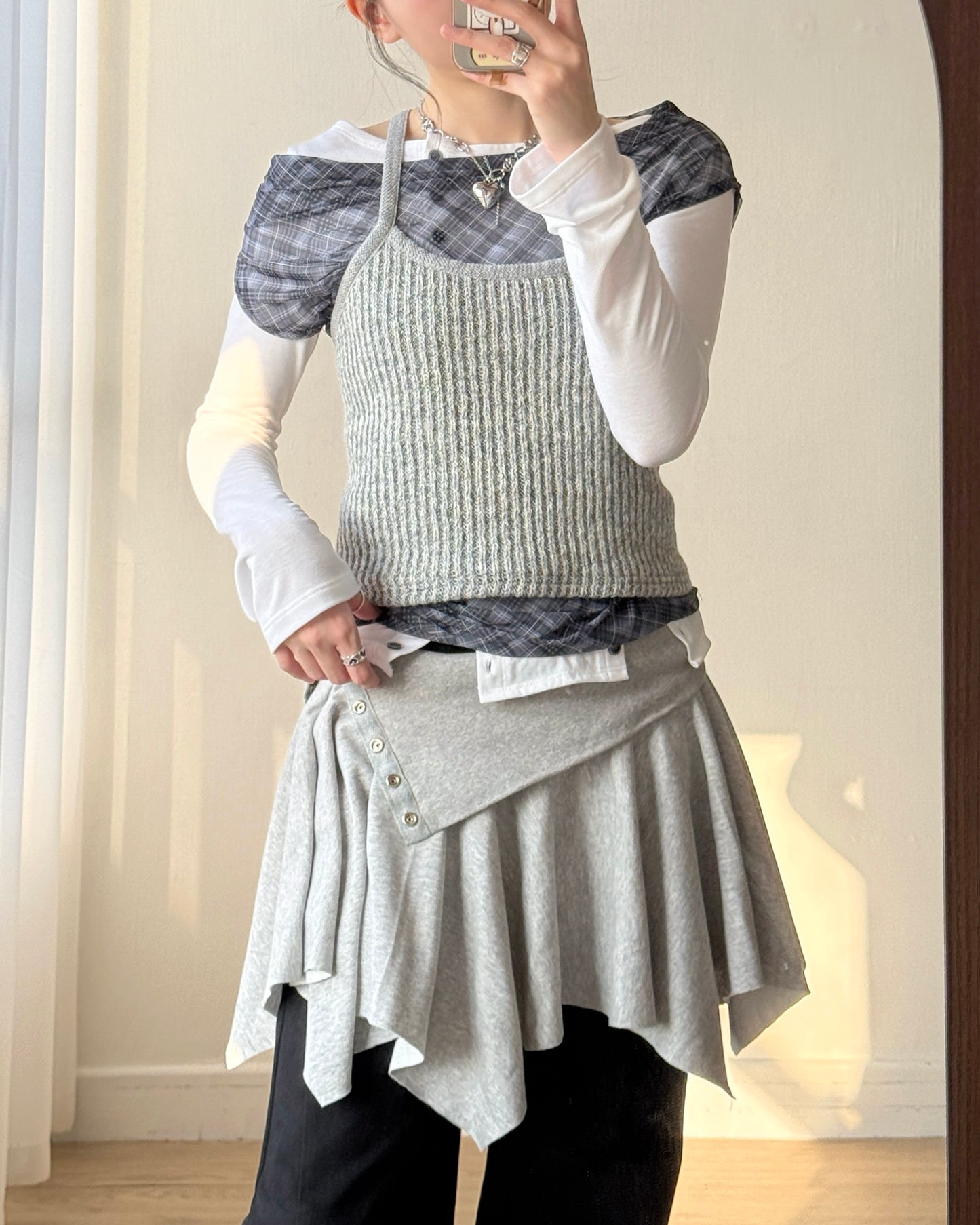 TP571 Button Top - Black | White